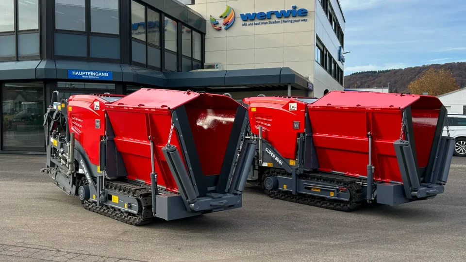 Zentrale High-Tech-Lackierkabine für Baumaschinen am Hauptstandort Konz