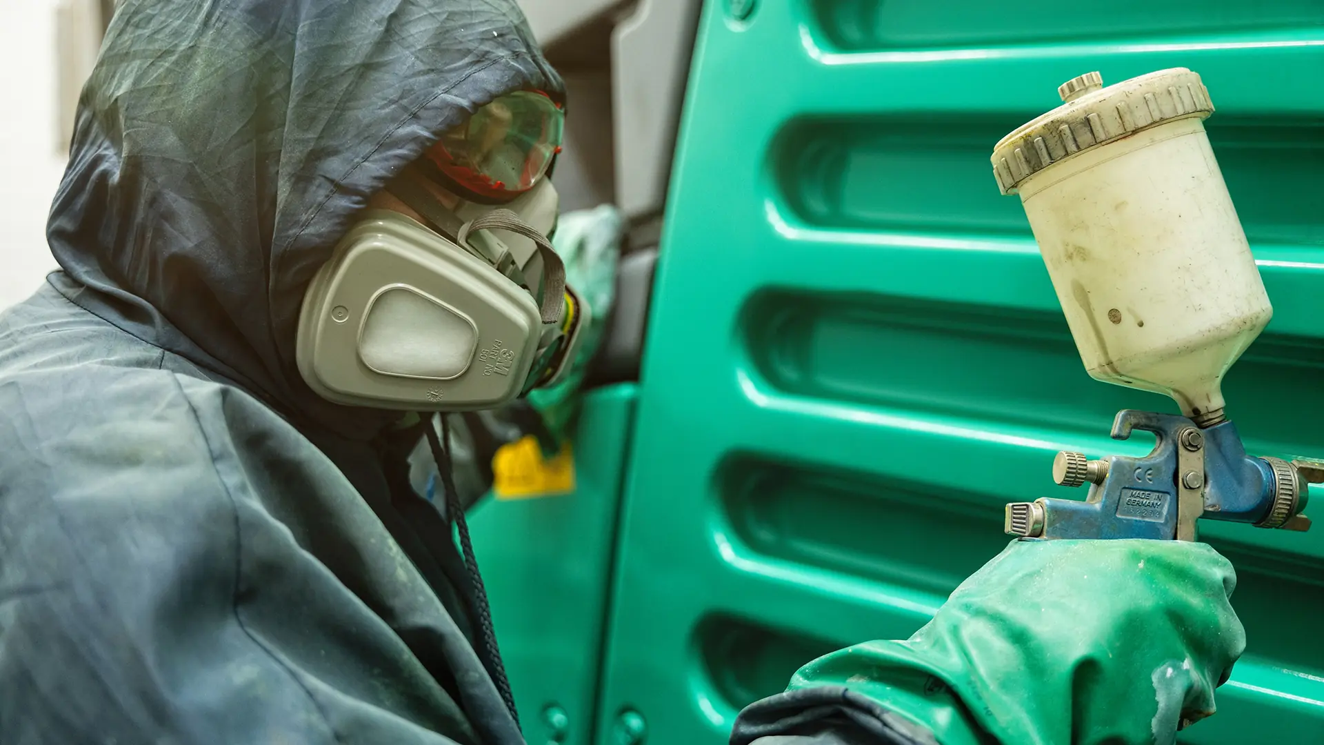 Professionelle Baumaschinen-Lackierung und Industrielackierung im werwie Lackierzentrum Konz.